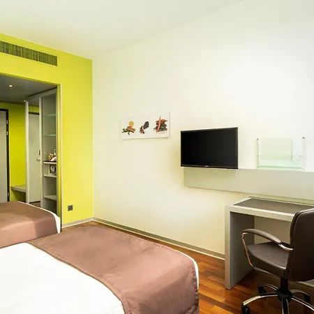 Westside By Ihg מלון