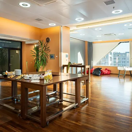 Westside By Ihg מלון