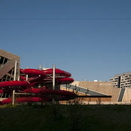 هوليداي إن ويست سايد برن